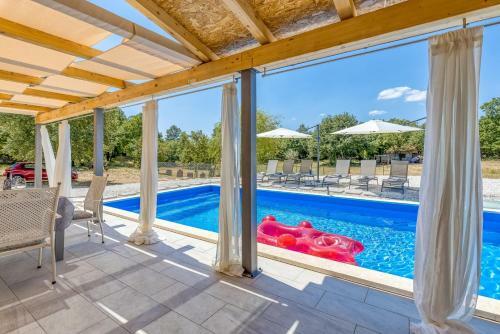 Holiday House Krase With Private Pool