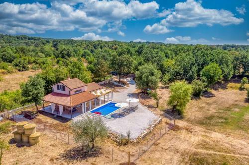 Holiday House Krase With Private Pool