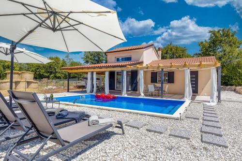 Holiday House Krase With Private Pool