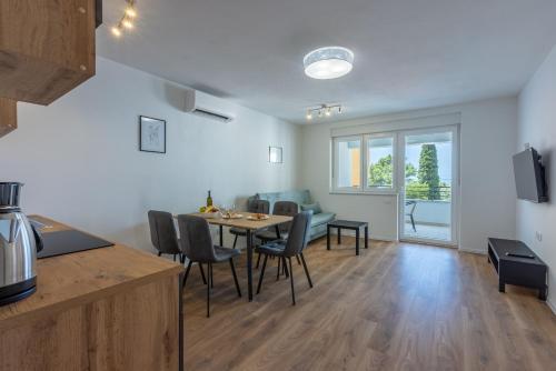 Luxury Apartments Lovorka 3 & 4***/****