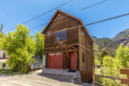 421 2nd Street