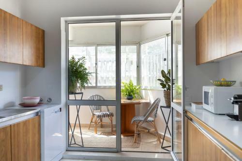 Sublime Apartment Next To The Sea