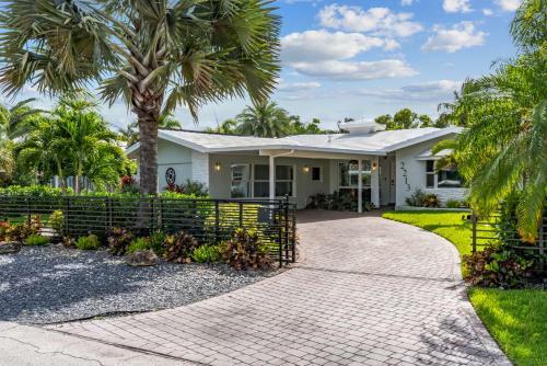 Waterfront - Luxury Villa W Heated Saltwater Pool