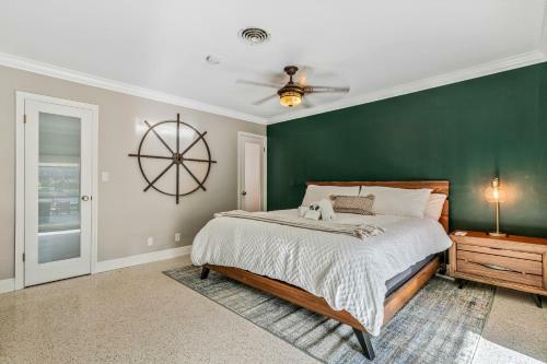 Waterfront - Luxury Villa W Heated Saltwater Pool