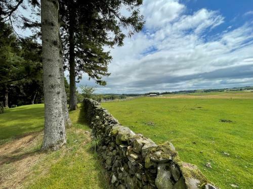 Pass The Keys Beautiful 2br Converted Mill - Idyllic Location