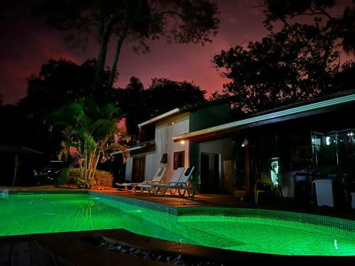 Casa Cocais-ibi�na-piscina Climatizada, Jacuzzi & Sauna