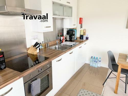 Travaal.�om - 2 Bed Serviced Apartment Farnborough