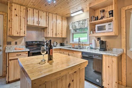 Dog-friendly Trinity Oaks Escape With Hot Tub