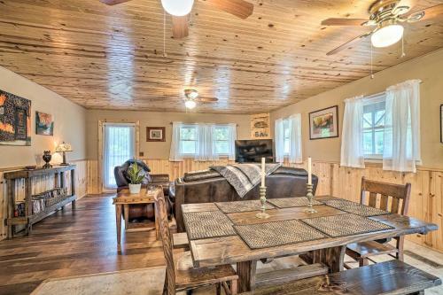 Dog-friendly Trinity Oaks Escape With Hot Tub