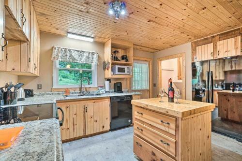 Dog-friendly Trinity Oaks Escape With Hot Tub