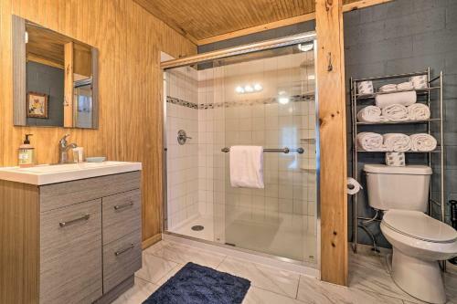 Dog-friendly Trinity Oaks Escape With Hot Tub