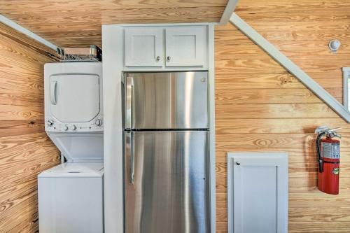 Lakeside Tiny Home Retreat With Pool And Hot Tub