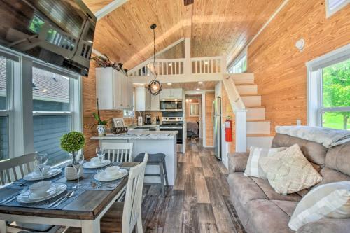 Lakeside Tiny Home Retreat With Pool And Hot Tub