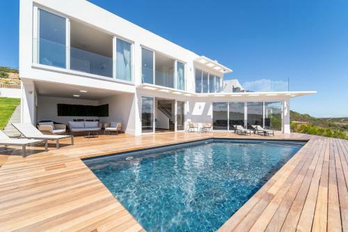 Arrifana Lake House // Premium Views