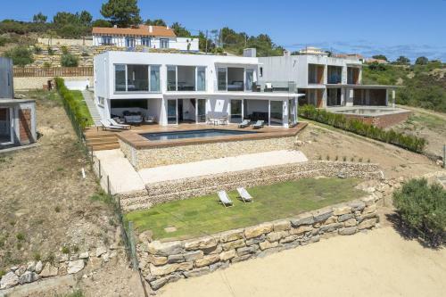 Arrifana Lake House // Premium Views