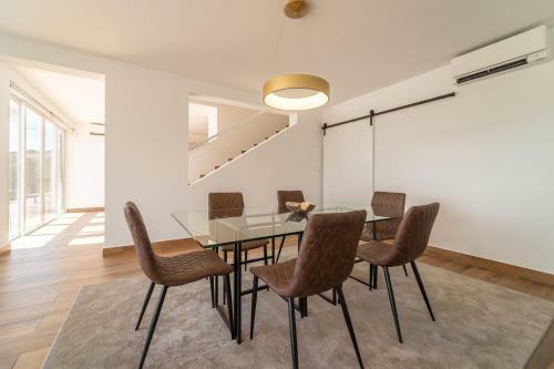 Arrifana Lake House // Premium Views