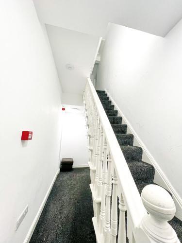 Host Liverpool - Stylish Living Space Apartments