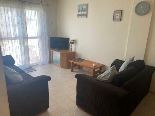 Two Bedroom Apartment Set In A Private Complex With Swimming Pool