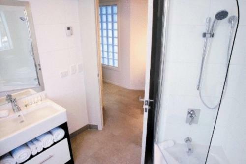 Aparthotel The Waterfront Suites - Heritage Boutique Collection