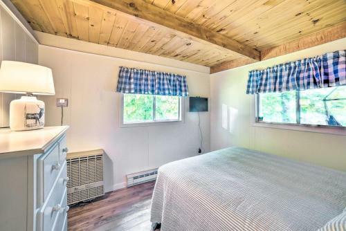 Lakefront Getaway - On-site Fishing And Canoe!