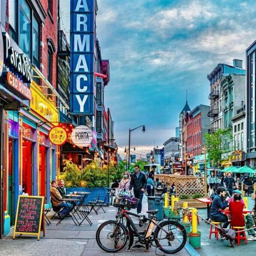 1850s Historic Row House 7min Train To Nyc With Private Backyard