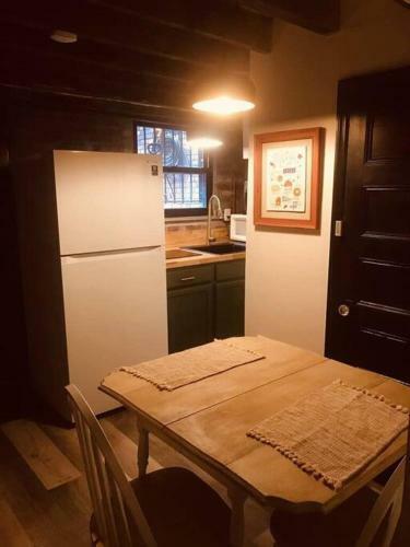 1850s Historic Row House 7min Train To Nyc With Private Backyard
