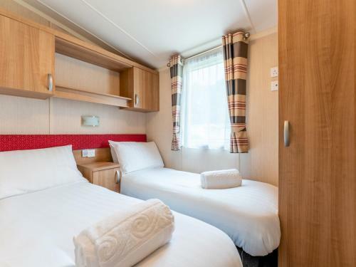 Pass The Keys Delightful 3 Bedroom Caravan With On-site Pool