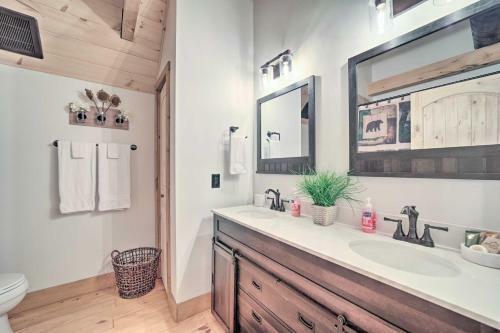 Luxe Log Cabin With Modern Finishes And Mtn Views