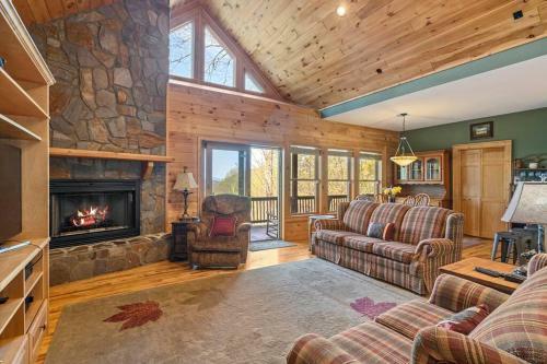 Mountain Retreat With Hottub And Views