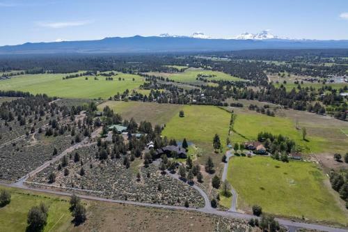 Bend Luxury Escape!