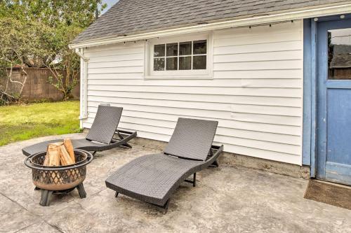 Seaside Abode With Hot Tub Walk To Beaches!