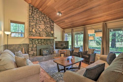 Forest Haven With Hot Tub - 1 Mi To Village!