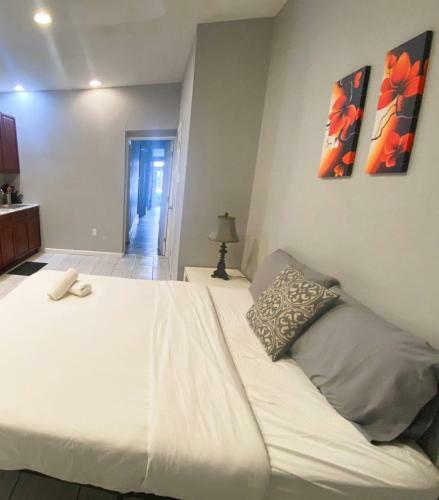 Apartamento 1st Floor Studio Near Airport With Small Kitchenette