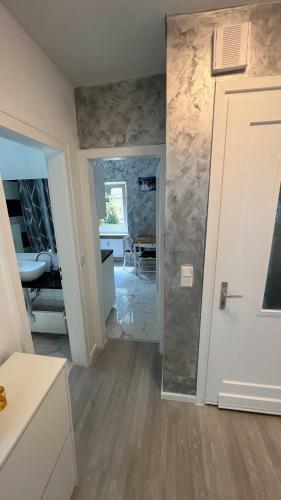 Cozy And Modern 1 Bedroom 3 Room Apartment