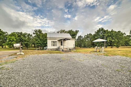 Serene Mcewen Cottage About 2 Mi To Golf Course!