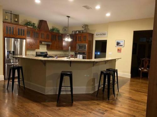 Spacious Lake House With Private Dock Sleeps 14