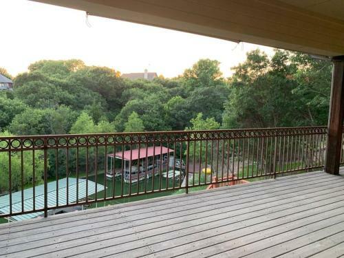 Spacious Lake House With Private Dock Sleeps 14