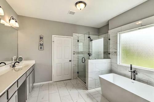 New Double Story Beautiful Condo Townhouse
