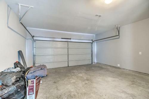 New Double Story Beautiful Condo Townhouse