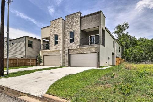 New Double Story Beautiful Condo Townhouse