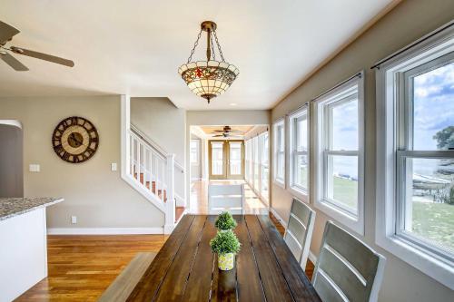 Charming Lake Winnebago Retreat Dock And View!
