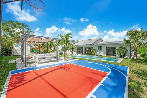 Modern 5 Bedrooms Heated Pool 14 Guest (P1)