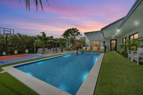 Modern 5 Bedrooms Heated Pool 14 Guest (P1)