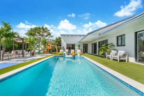 Modern 5 Bedrooms Heated Pool 14 Guest (P1)