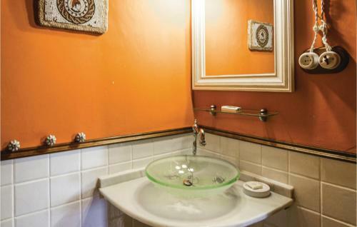 Six-bedroom Holiday Home In Luque