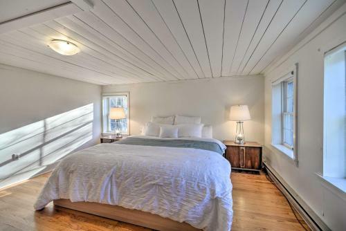 Serene Home On 60 Acres Kid And Pet Friendly!