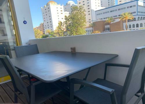 Modern Apartment Ideally Located