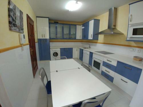 Apartamento D�plex Centro, Climatizado, Garaje, Piscina, Wifi