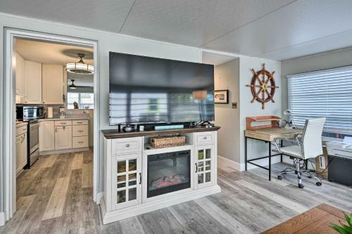 Colorful, Pet-friendly Home Near Ormond Beach