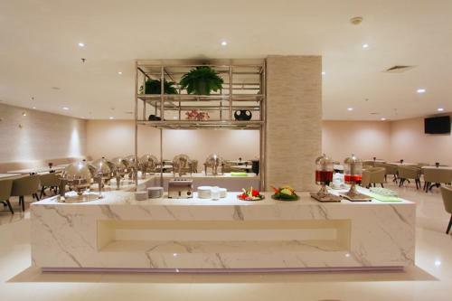Hotel Grand Whiz Megamas Manado